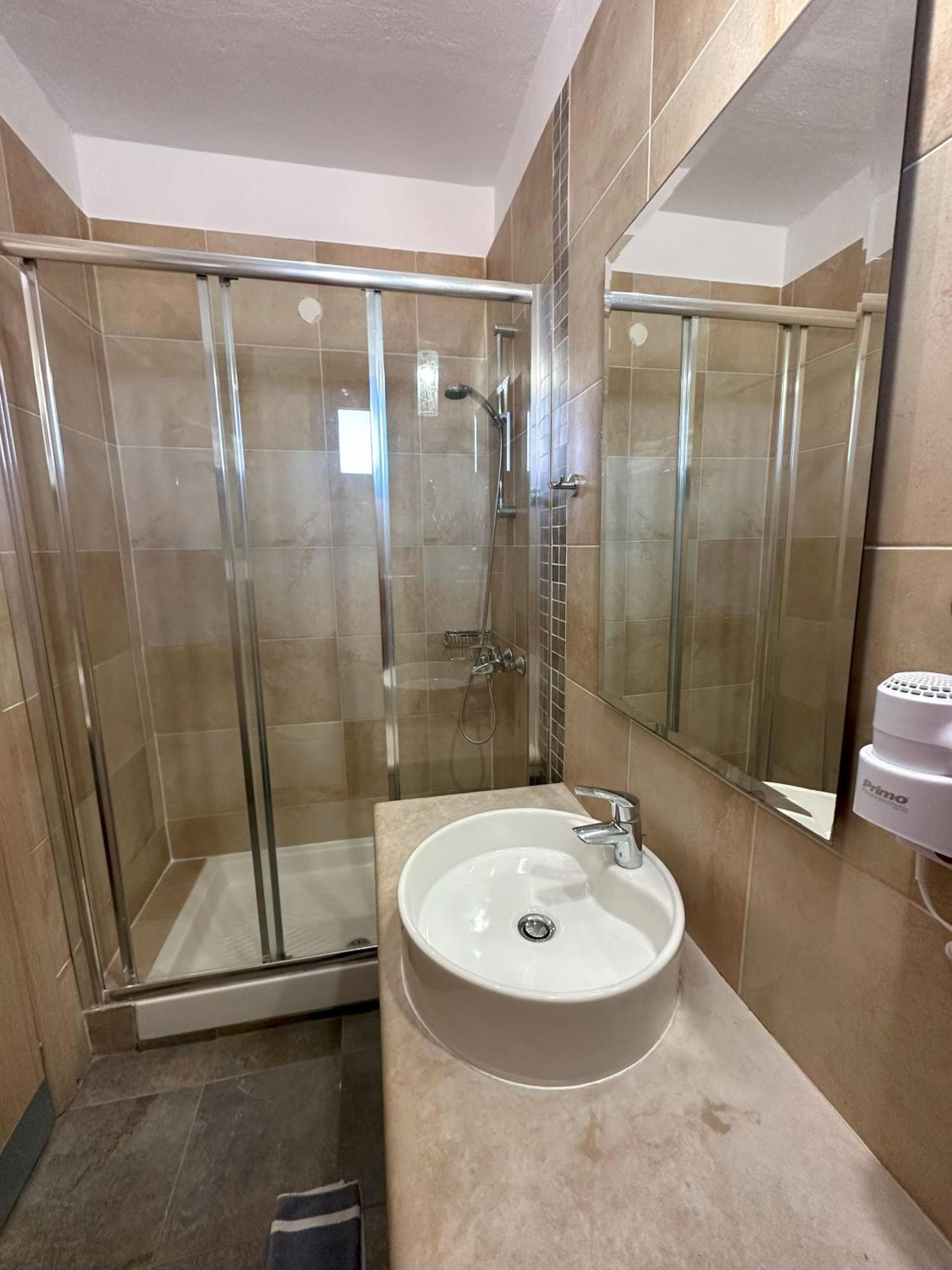Hotel Afrodite Neoi Poroi Rum bild